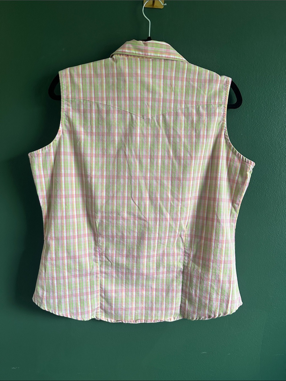 Wrangler Aura Sleeveless Plaid Button-Down Shirt in Pink & Light Green Size L - Picture 5 of 7